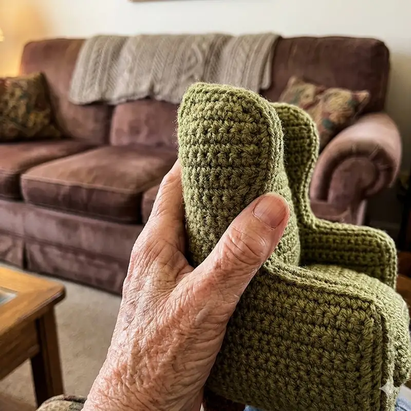 Complimentary Intermediate crochet pattern: Furniture Living Room Amigurumi Pattern - Simple to follow guide