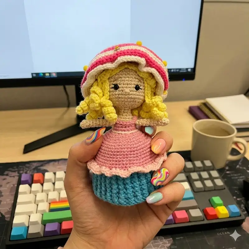 Complimentary Intermediate crochet pattern: Reversible Muffin Toy Amigurumi Pattern - Simple to follow guide