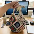 Granny Shoulder Bag Pattern step 3 - details and accessories